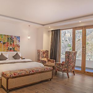 King Room Pool View